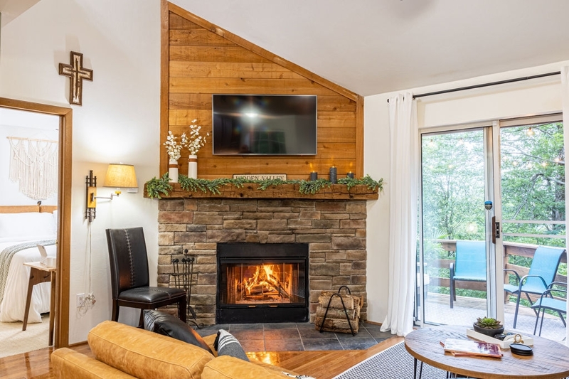 Ski Retreat|CozyFireplace|Nature|Sunsets|King Bed