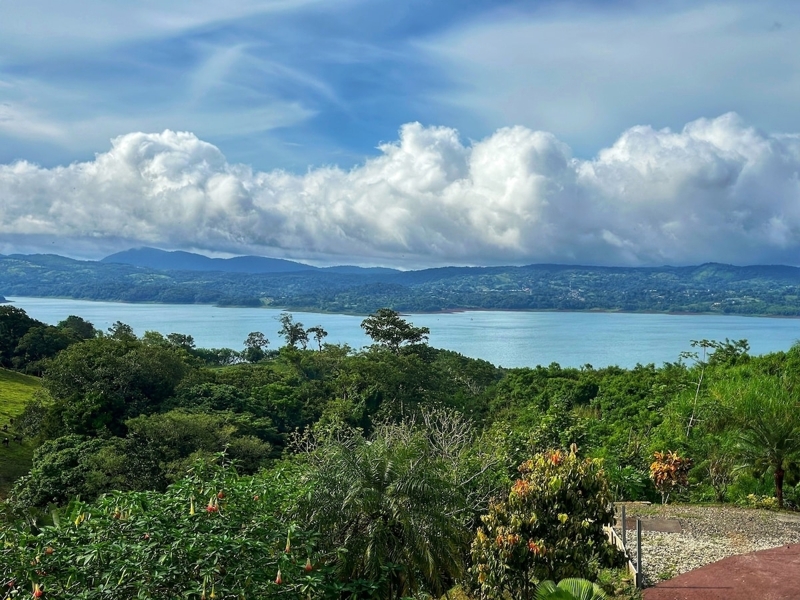 Paraiso Condo, Stunning Views, King Bed, Hot Tub!