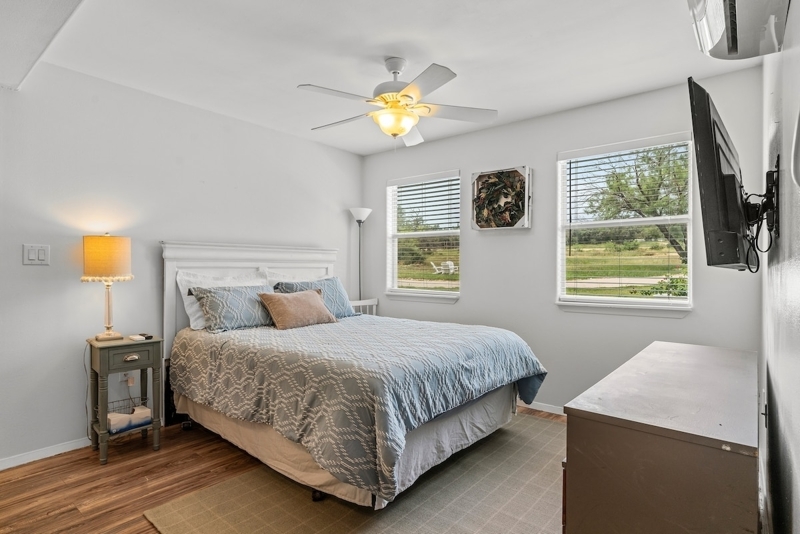 Cozy Hill Country Studio in Spicewood