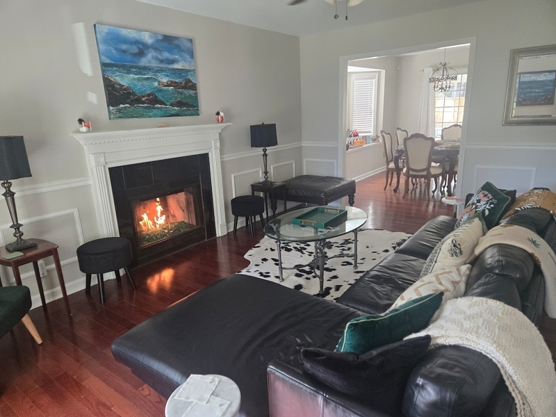 Guest bedroom and bathroom in Charleston 