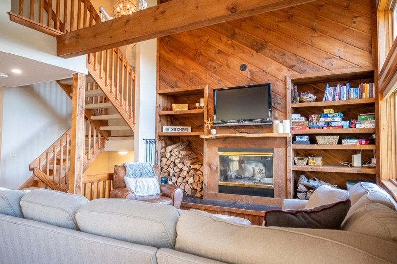 Mountain View Haven: 4BR Trailside Luxe Townhome