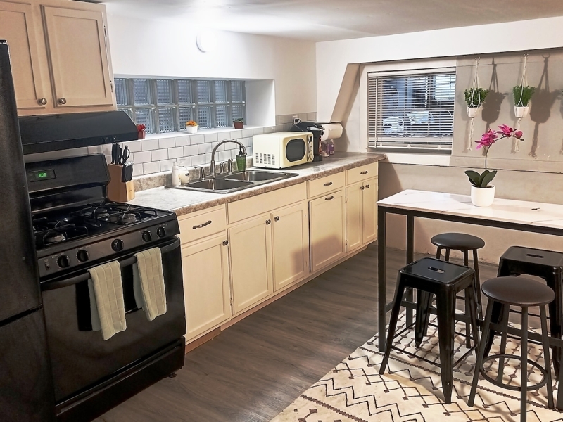 1 bed apartment + futon room bridgeport