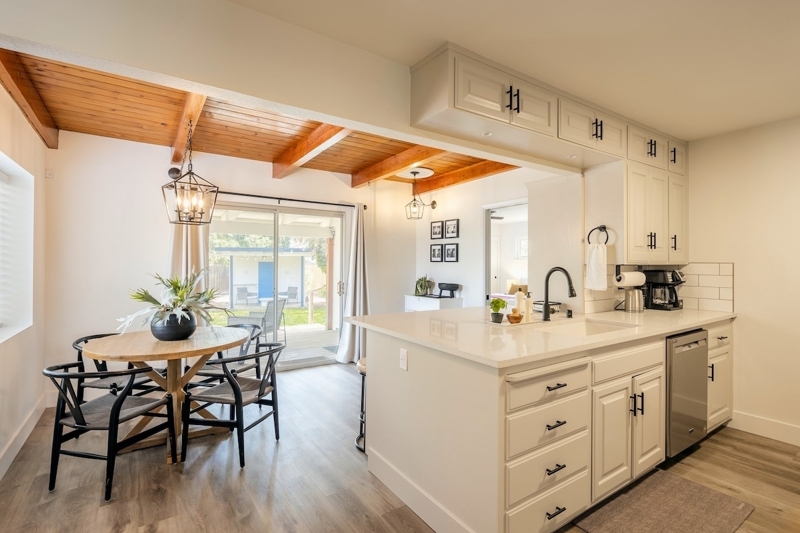 4BD/2BA, Sleeps 8, w/EV charger in Old Fig Garden