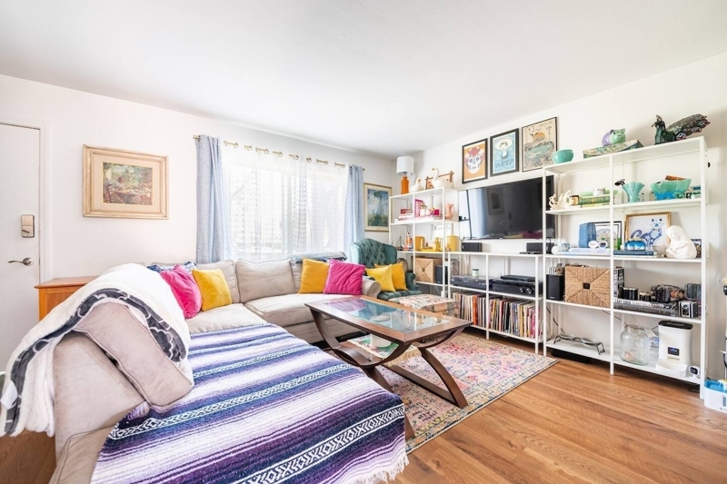 Cute Condo in OC! - The Blue Room