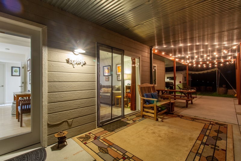 For 2 couples or small family, hosted experience!