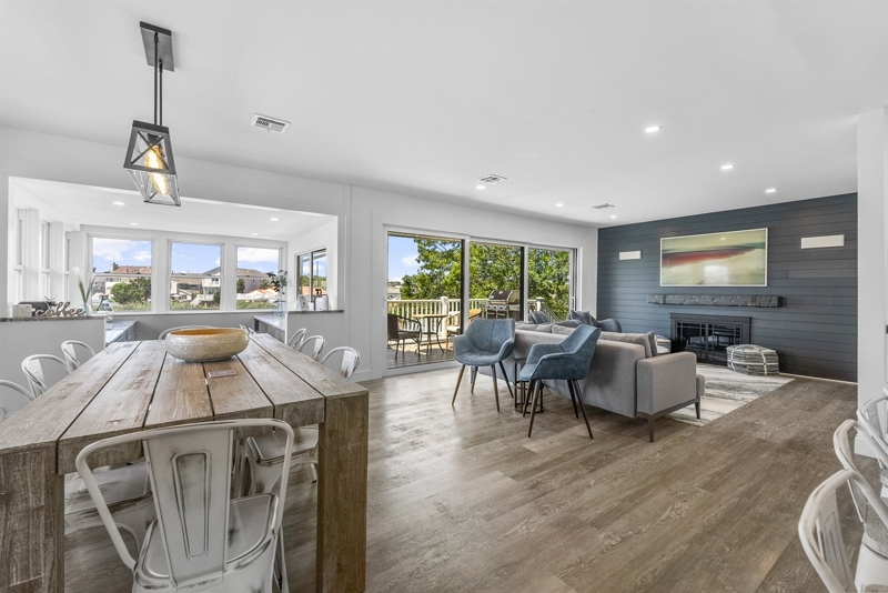 Luxurious Waterfront Getaway at Legacy Beach House
