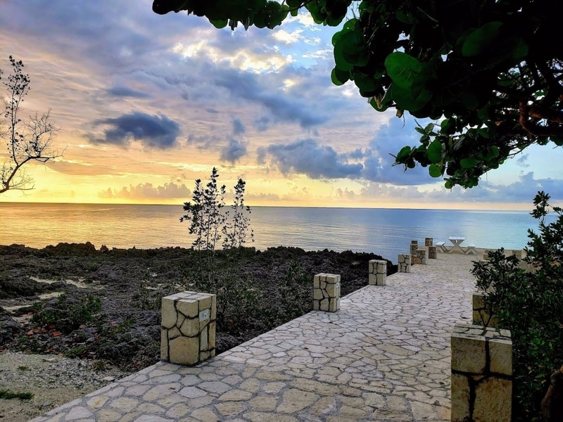 Poetreef Villa  - Waterfront Cut Stone Luxury