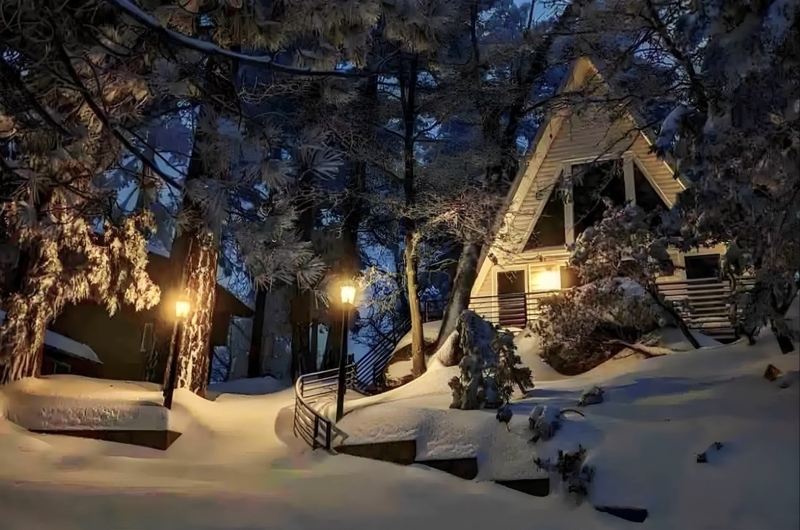 The Scandia, Luxury A-Frame Fireplace & Hot Tub