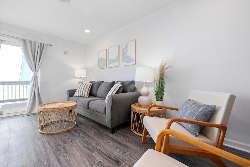 Modern Oceanfront 3 bedroom 2bath w/ Pool-Sleeps 8