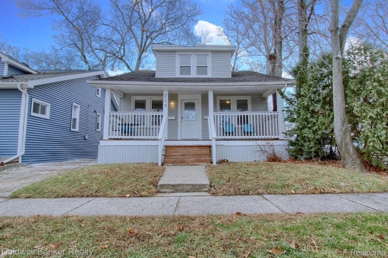 Cozy & Convenient Upper Duplex
