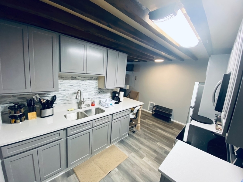 Downtown 1 Bedroom near to RPI (Unit 2B)