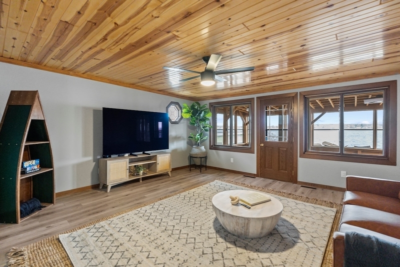 Oasis on 188 - Brand new remodel! Lake Life!