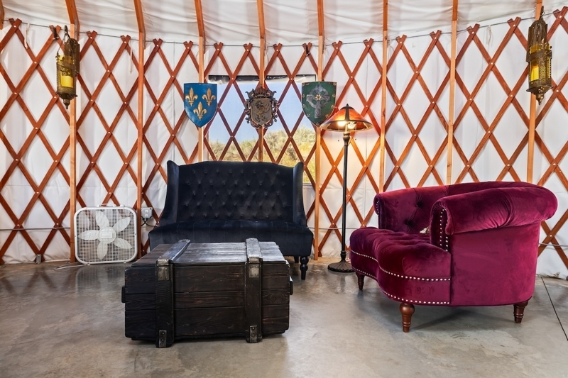 7 mins from Lava Hot Springs | England Yurt