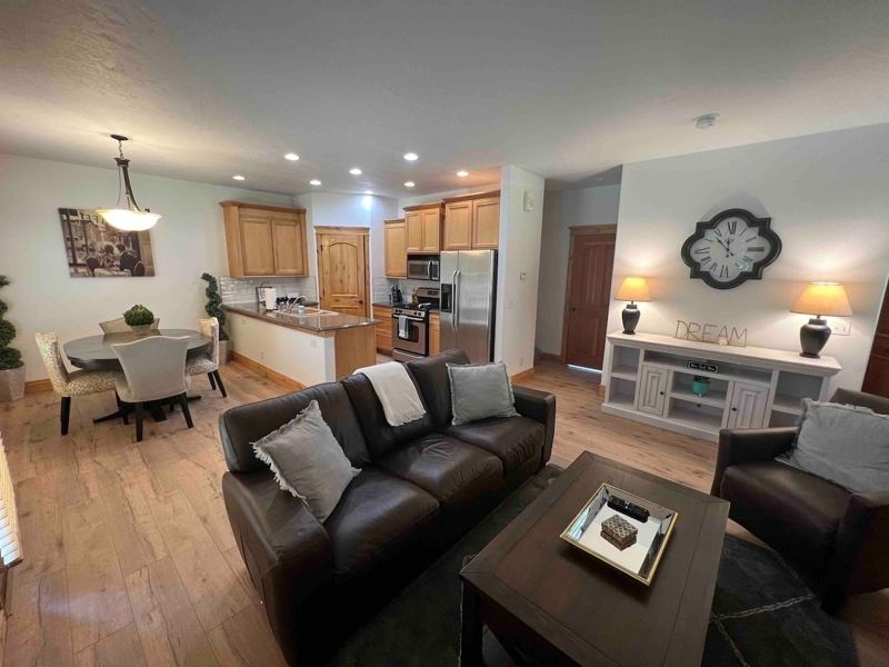 StayAwhile Luxury Townhouse