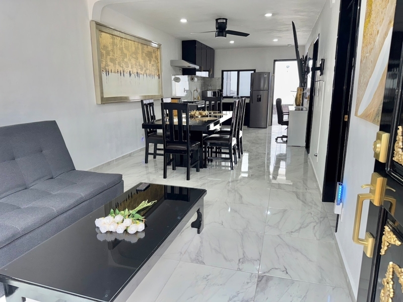 House Near to Beach w/ Soaking Pool & Fast WIFI