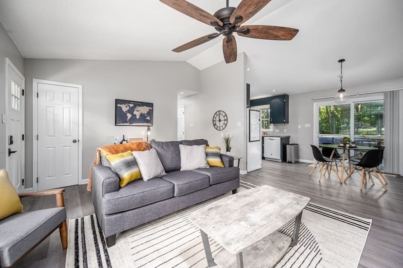 Cozy on Ger-Maine St. 1 Mile From Downtown Apex