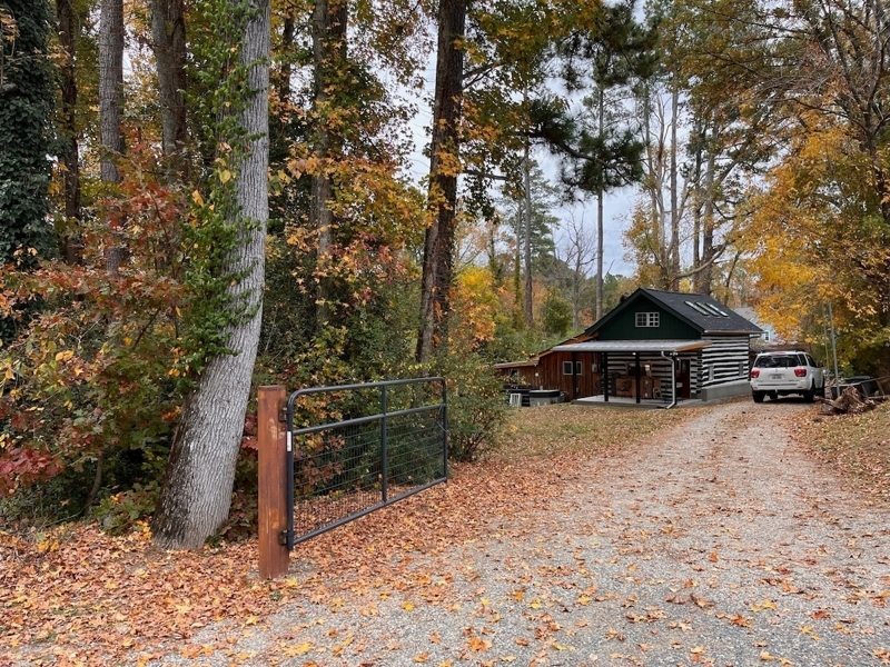 Historic cabin close to Duke U - with EV Charger