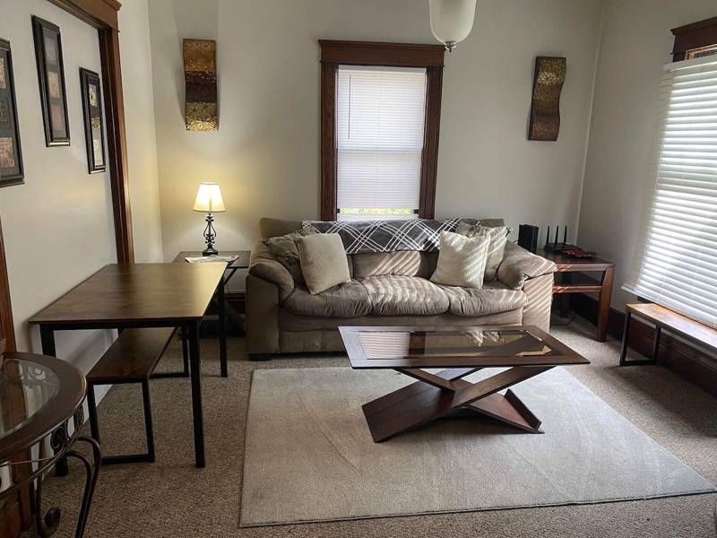 Entire 2 BR Apartment in Heart of Downtown