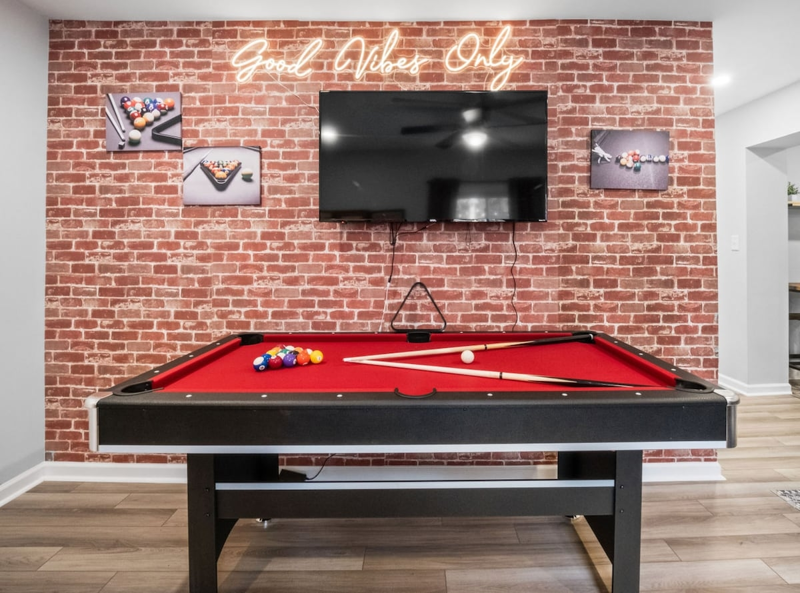 Hot tub | Fun Game Room | Fire Pit | 12min NRG
