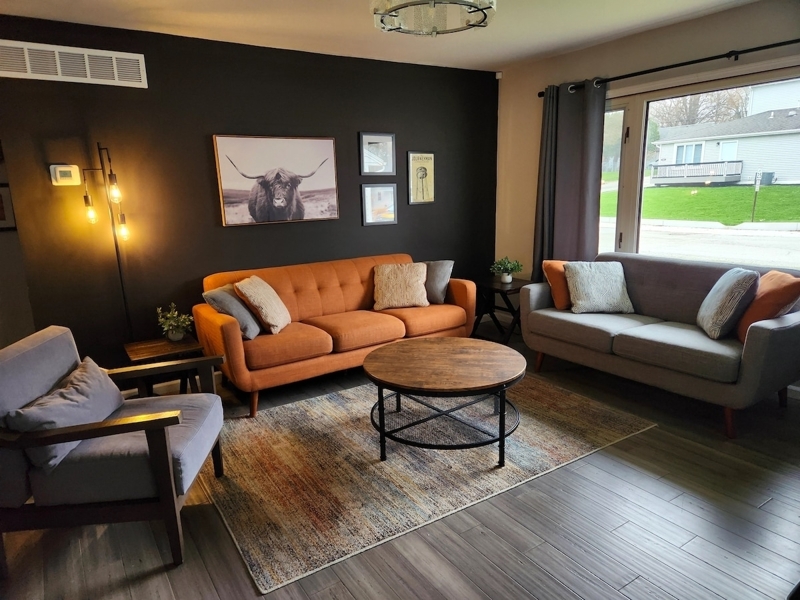 Modern House, Sleeps 10, Near Downtown, 2000 sqft