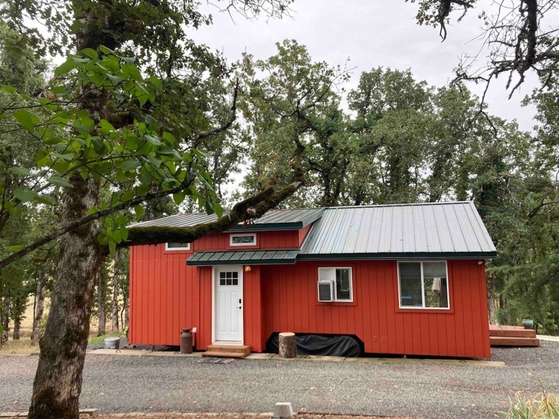 Tiny House in a quiet oak grove