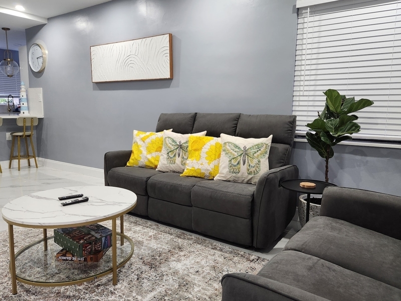 Modern 2BR Home Free Parking