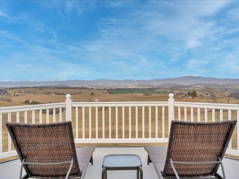 Summit Escape - Private deck, valley view