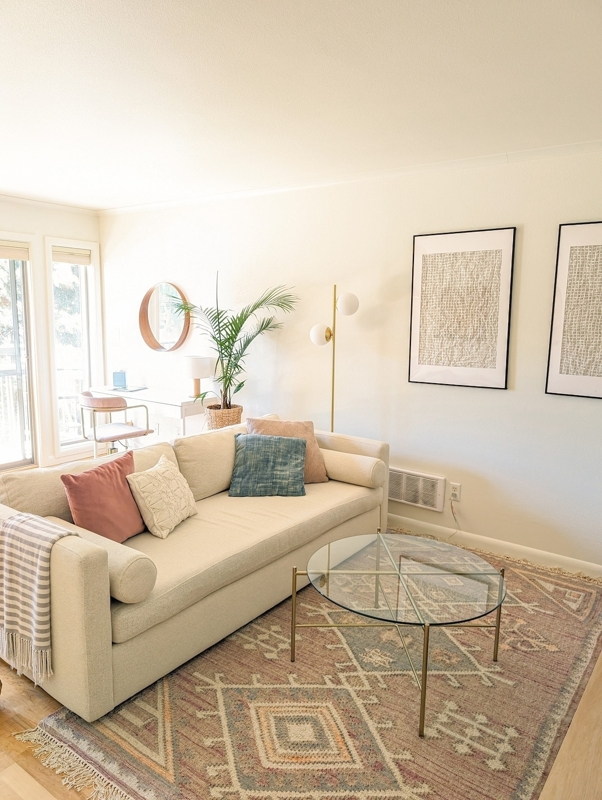 Upgraded Urban Chic Condo with Balcony