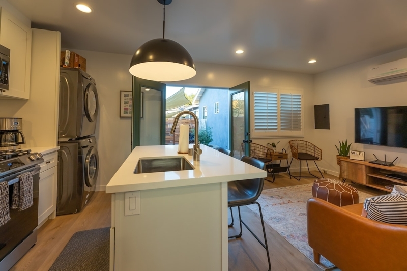Modern 1 Bdrm in between LA/OC