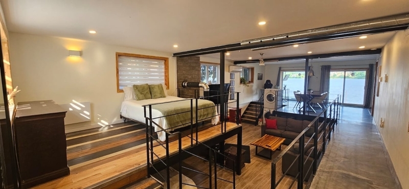 Lovely loft on the water, with free parking
