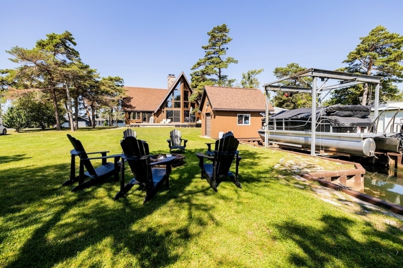 Waterfront Oasis: Beach, Slip & Kayaks