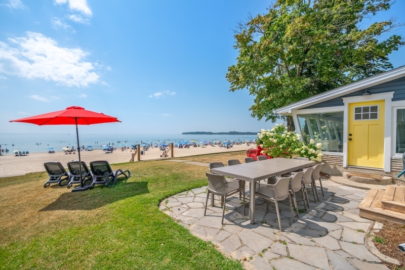 Hendriks Hall Hideaway... On The Beach