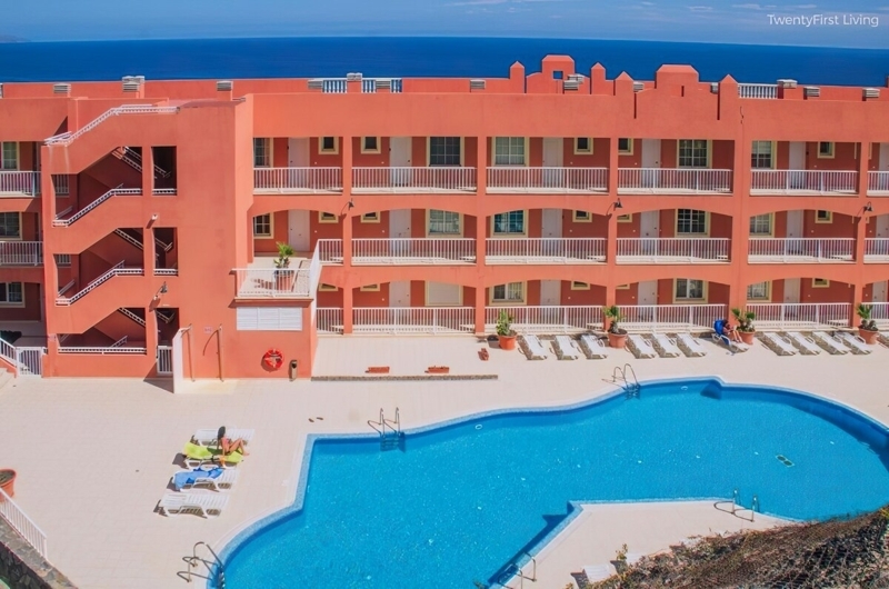Spacious flat, swimming pool & sun garden (PP311)