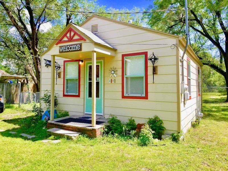 Entire Little House with Vintage Airplane Theme