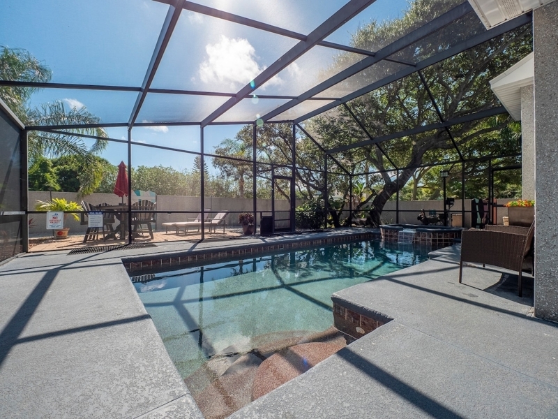 Private Heated Pool & Hot Tub 1 Block to Beach!