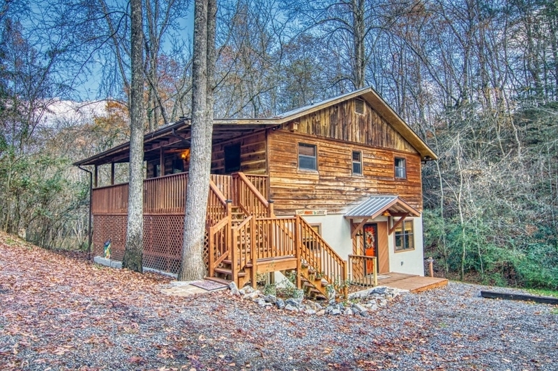 Private Creekside double Cabin sleep 10, 2 kitchen