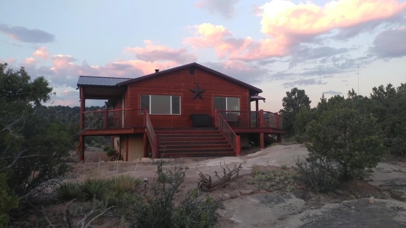 Gorgeous, Secluded Cabin on 40+ acres by Lake!