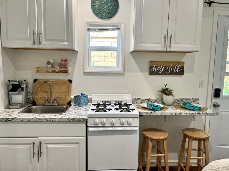 Minutes to Six Flags & Castaic Lake! TINY/Private!