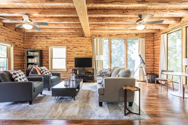 Spacious Modern Log Cabin - 5 Minutes to Town