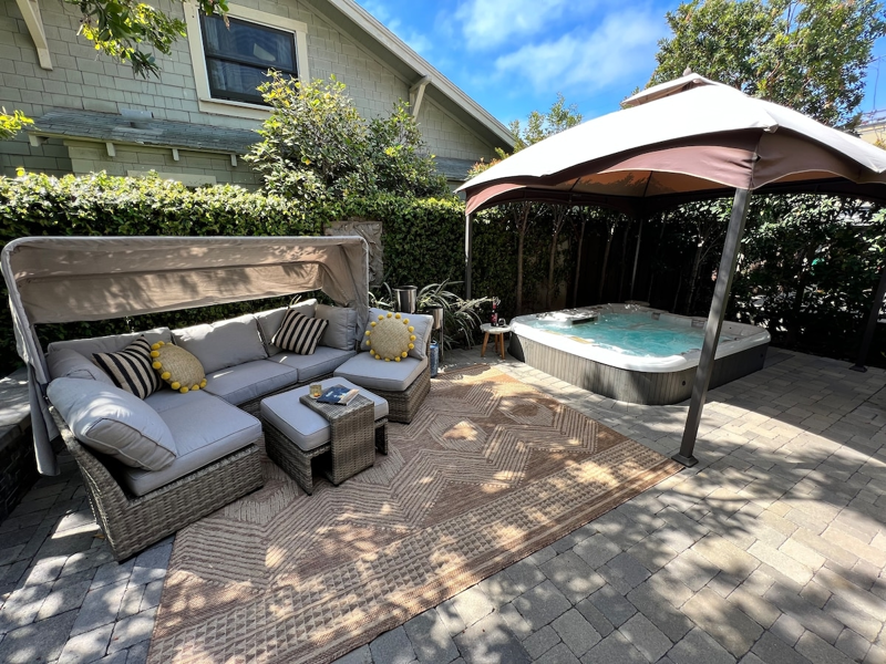 Clean & Beautiful Home, Gorgeous Yard, Hot Tub