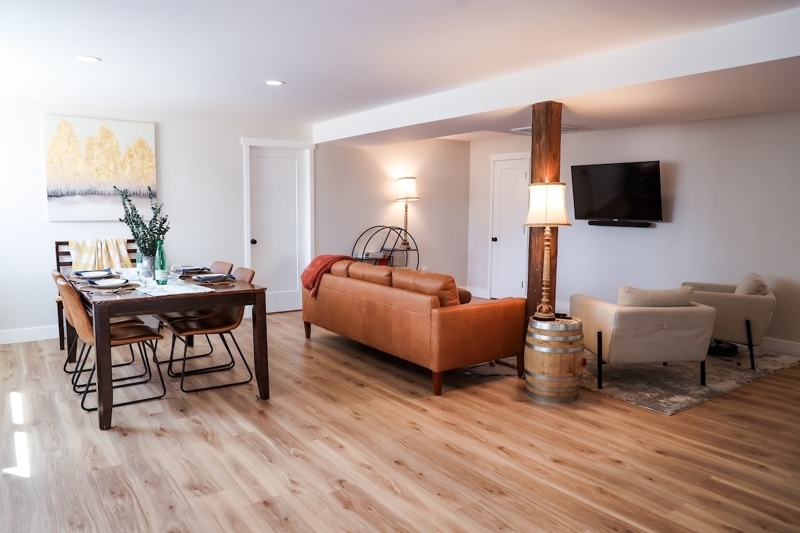 COZY Getaway! King Bed, Full Kitchen, Great Price!