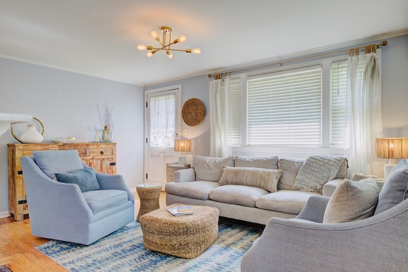 Saltwind Cottage | fireplace • restaurants • beach