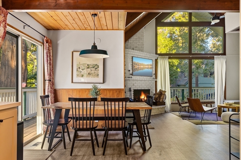 Family Friendly Cabin, Walk to Lake & ENJOY!