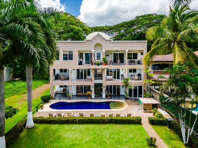 Beach Front Condo w/Direct Access & Sunset Veranda