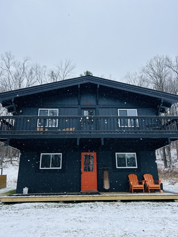 Pet-friendly snowy winter retreat near Okemo