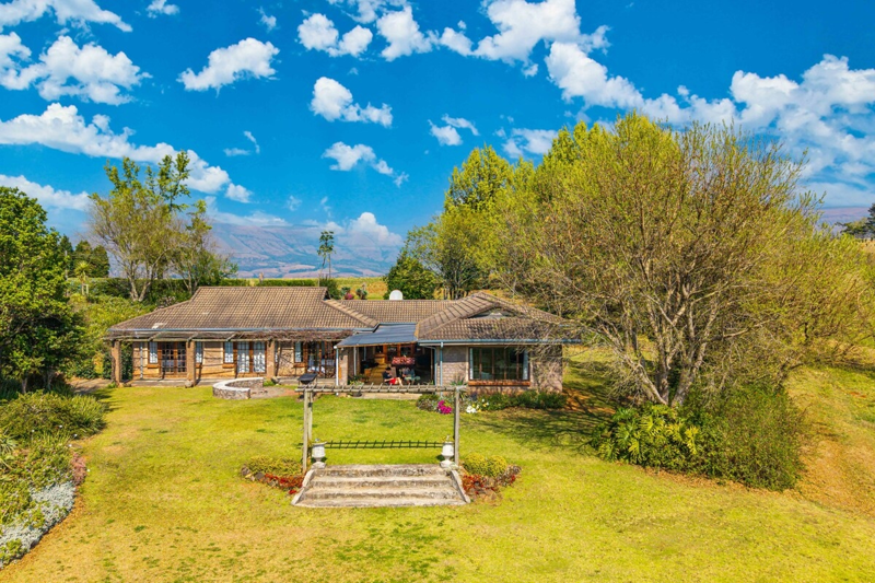 Scenic 4BR home w/ backyard & mountain views