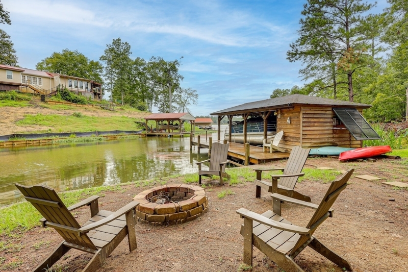 Lakefront Escape w/Dock, Kayaks, & Fire Pit