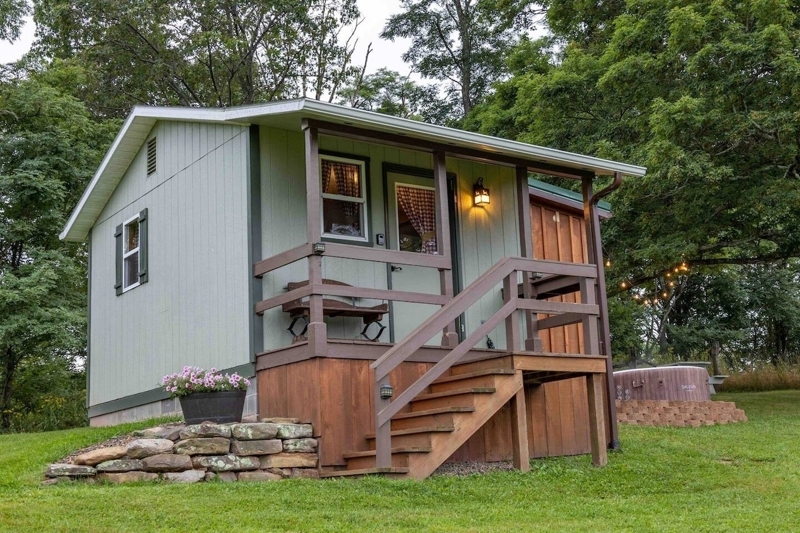 Hot tub w/ breathtaking Mtn views - A1 Glamping!