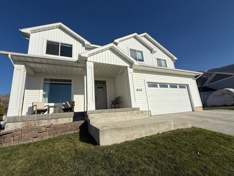Family Home in Providence-EV Charging-sleeps 14