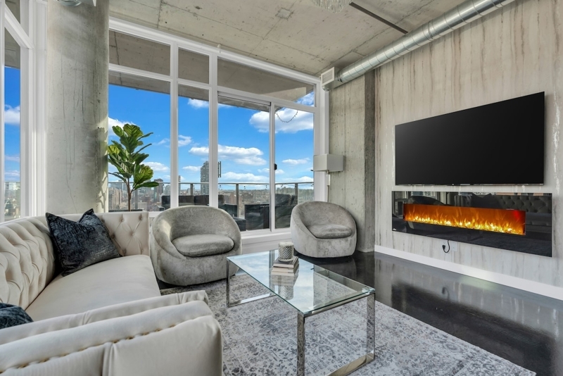 {Stella} Beautiful Views ~ Luxe King Bed ~ Parking